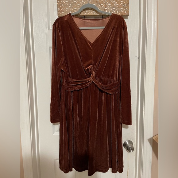 SHEIN Dresses & Skirts - Brown Velvet long sleeve dress